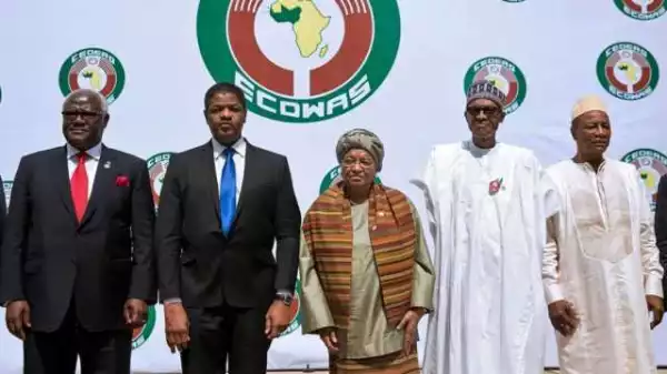 ECOWAS issues deadline to resolve Gambian crisis